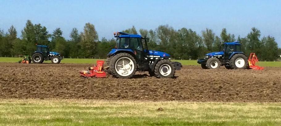 Land bewerken voor inzaaien gras | Agrarisch Loonwerk